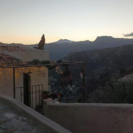 La Casina Di Venere Hotel Savoca Bagian luar foto