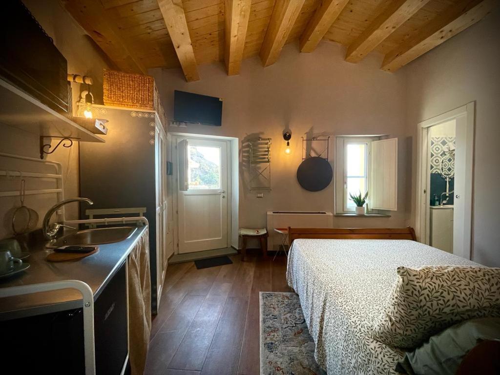 La Casina Di Venere Hotel Savoca Bagian luar foto
