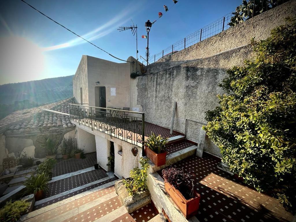 La Casina Di Venere Hotel Savoca Bagian luar foto