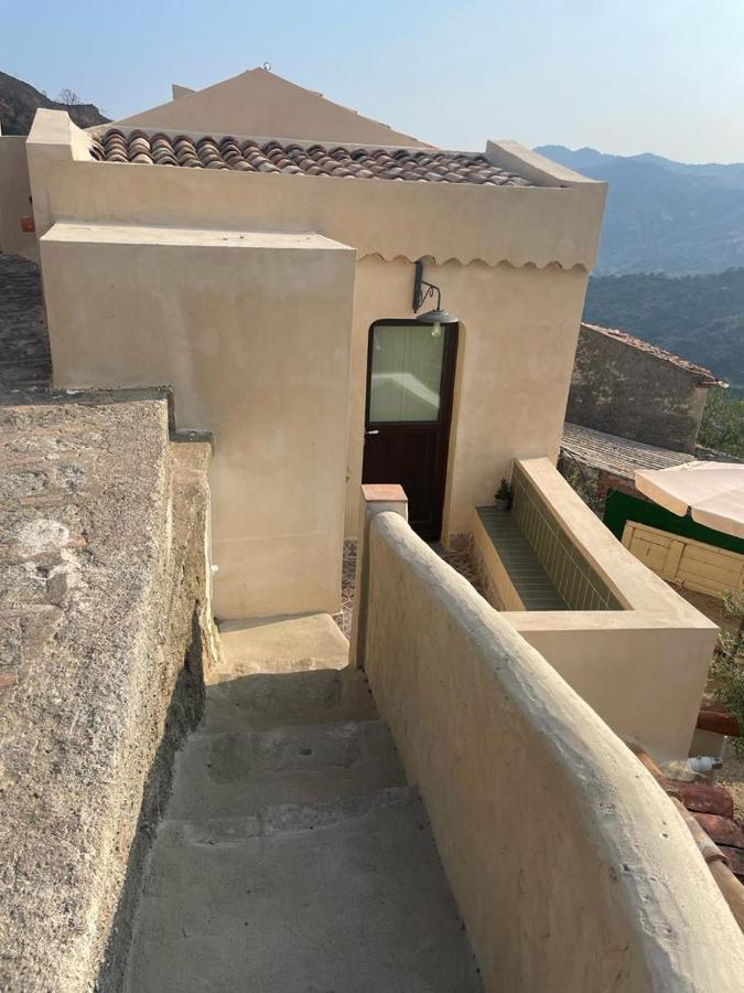 La Casina Di Venere Hotel Savoca Bagian luar foto