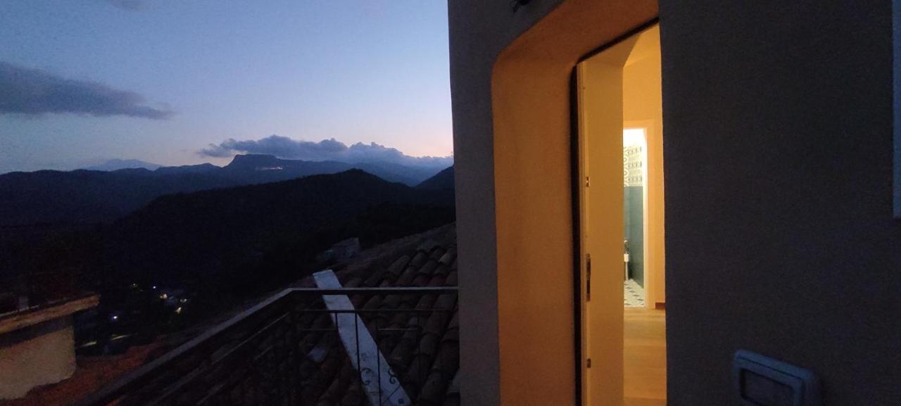 La Casina Di Venere Hotel Savoca Bagian luar foto